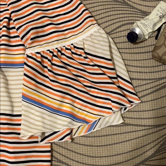 2 Top wear - Picture 5 of 8